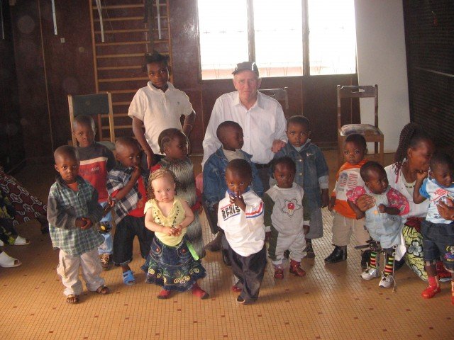 cameroon.glores. Mike Thomas with children