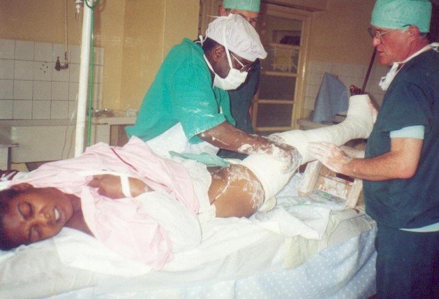 fioh.fund.cameroon.glores. Alfred Wingo assisting Dutch surgeons with an operation